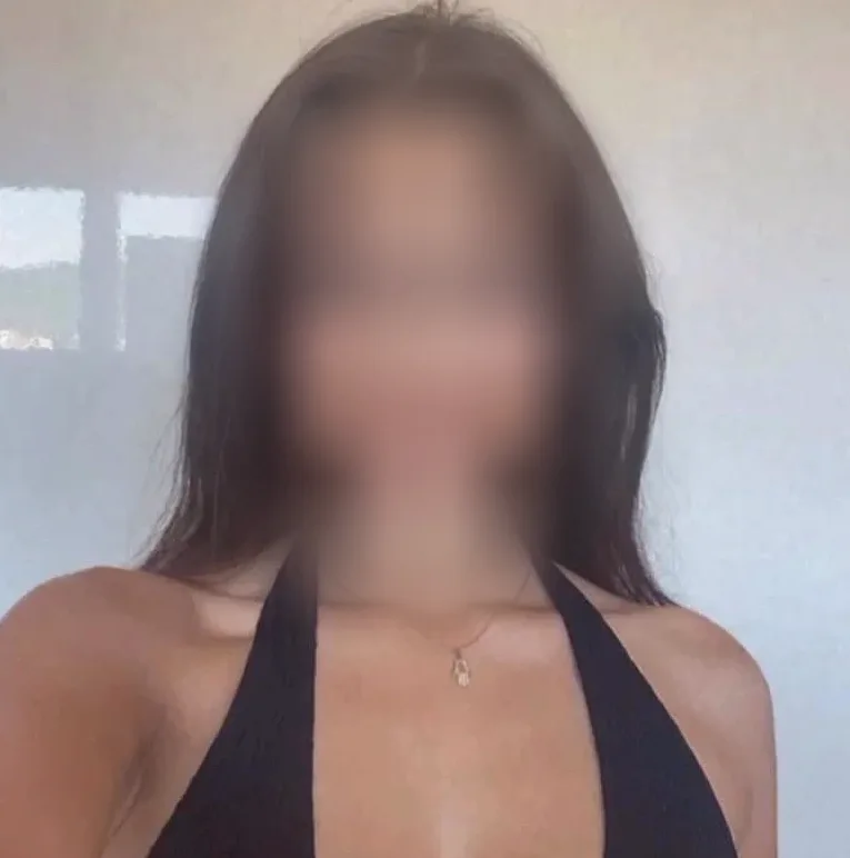 Elena, 23