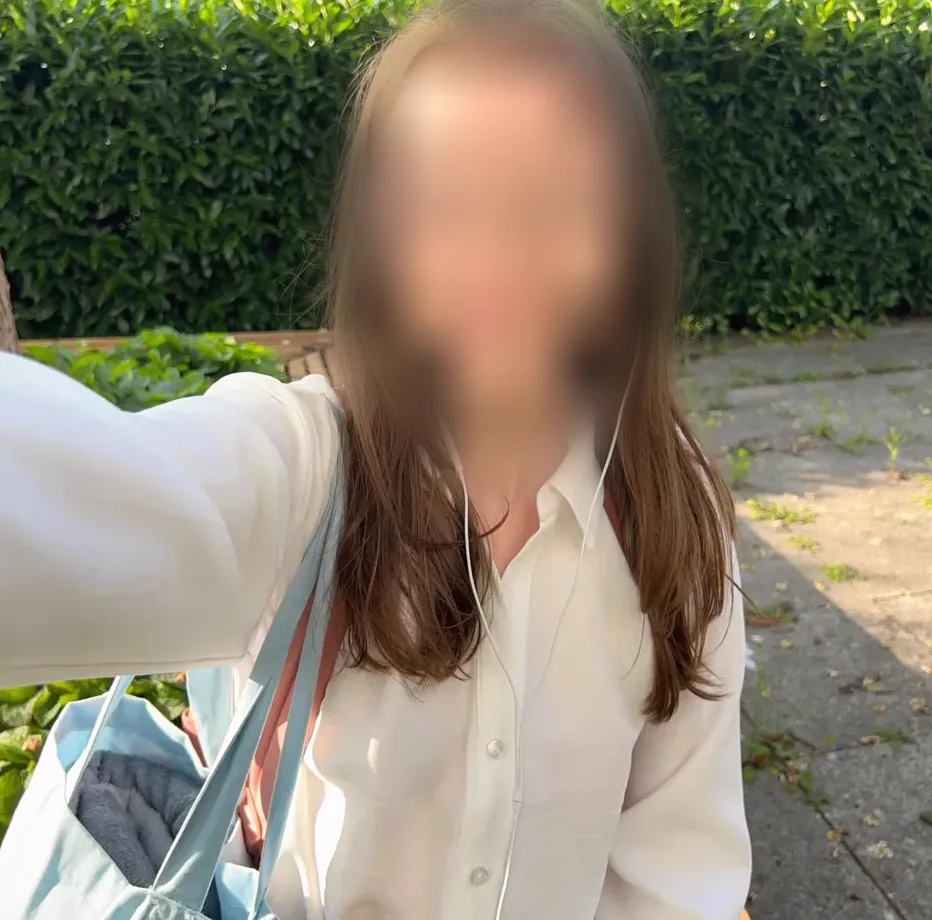 Elif, 22