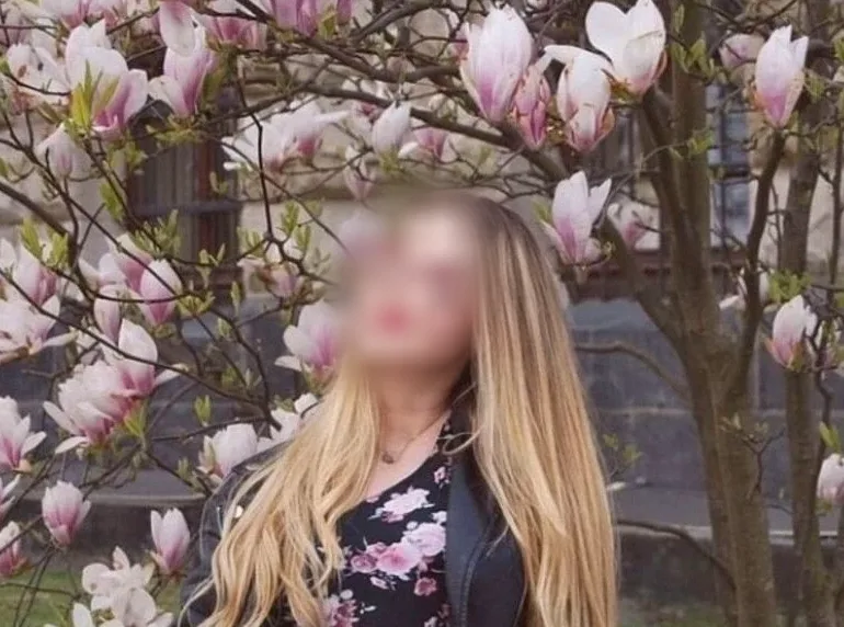 Martina, 25