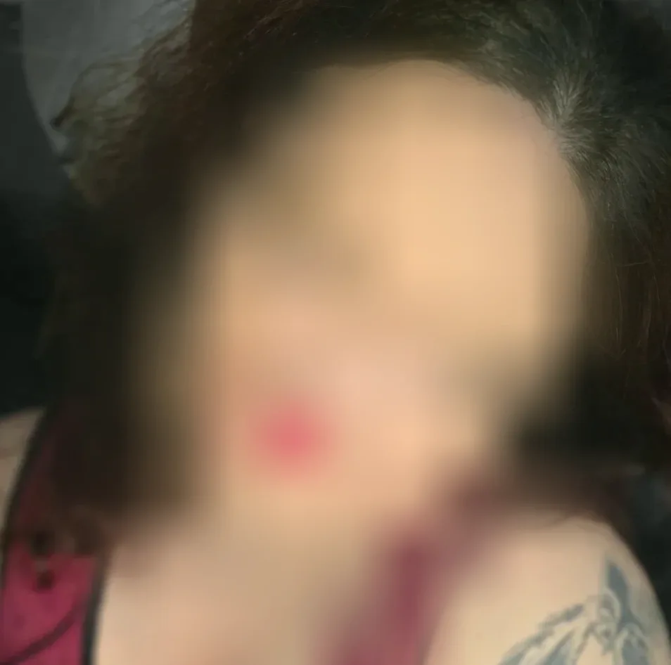 Sandra, 38