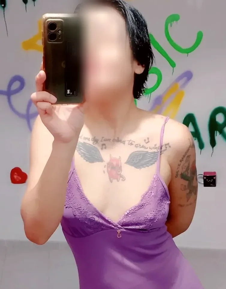 Vanessa, 21